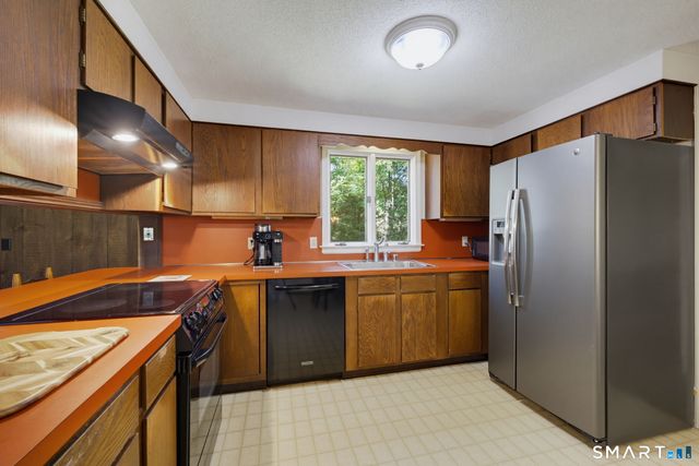 11 Round Hill Road, Granby, CT 06035