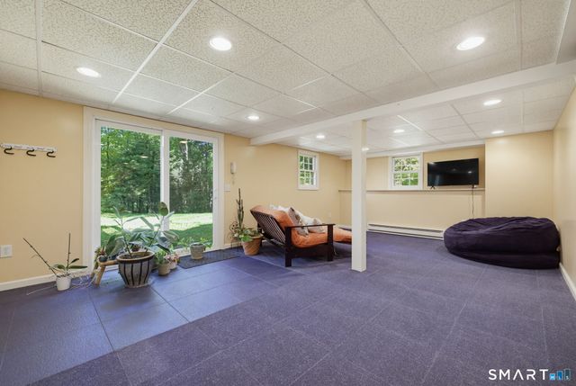 11 Round Hill Road, Granby, CT 06035