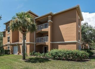 5080 FAIRWAYS Circle 202, Vero Beach, FL 32967