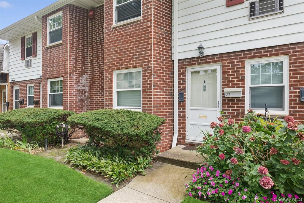 10 Glen Hollow Drive C44, Holtsville, NY 11742 — exterior
