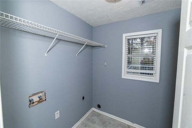 1025 Hunters Oak Trail, Sugar Hill, GA 30518