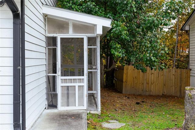 1025 Hunters Oak Trail, Sugar Hill, GA 30518