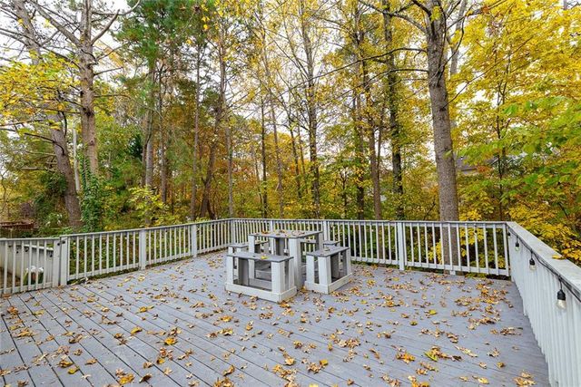 1025 Hunters Oak Trail, Sugar Hill, GA 30518