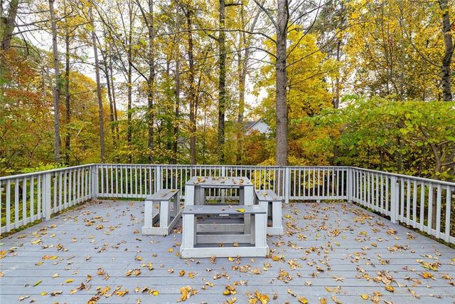 1025 Hunters Oak Trail, Sugar Hill, GA 30518