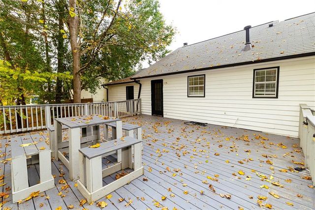 1025 Hunters Oak Trail, Sugar Hill, GA 30518