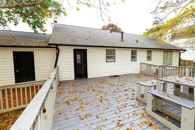 1025 Hunters Oak Trail, Sugar Hill, GA 30518