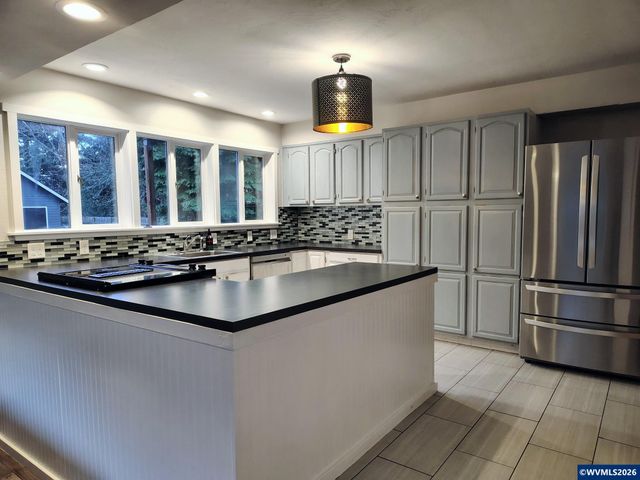 641 Dietz Av NE, Keizer, OR 97303