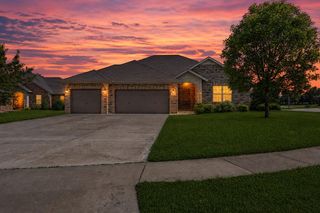 1935 N Pavilion Place, Strafford, MO 65757