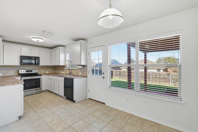 832 Santa Rosa Drive, Fort Worth, TX 76052