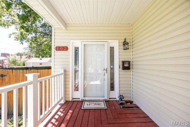 102 W High Street, Troy, IL 62294