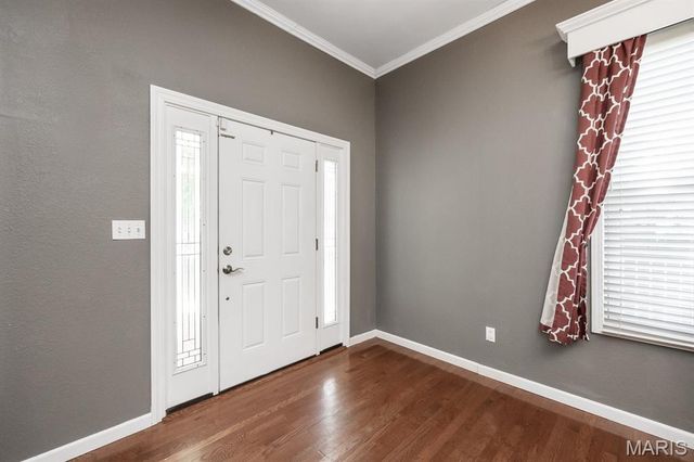 102 W High Street, Troy, IL 62294