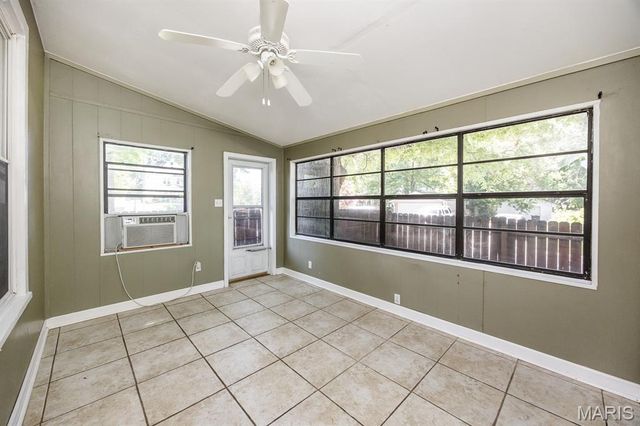 102 W High Street, Troy, IL 62294