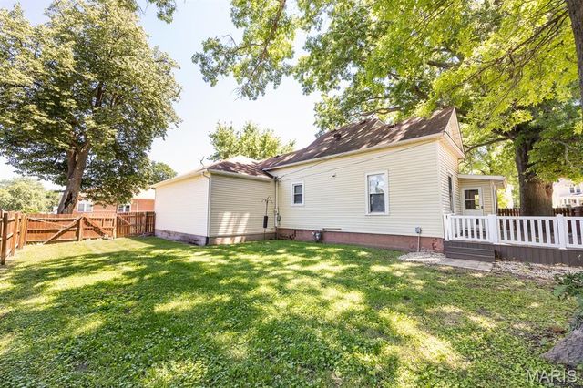102 W High Street, Troy, IL 62294