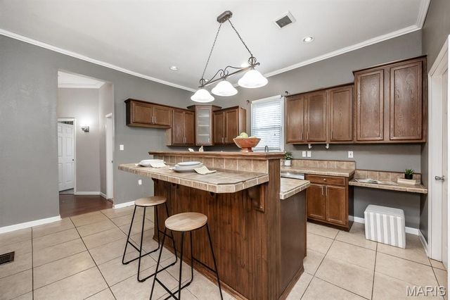 102 W High Street, Troy, IL 62294
