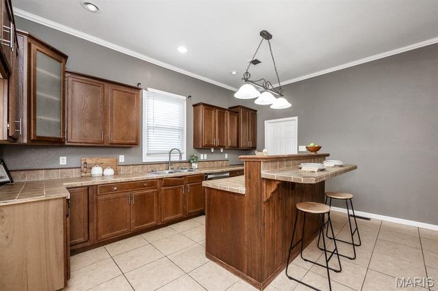 102 W High Street, Troy, IL 62294