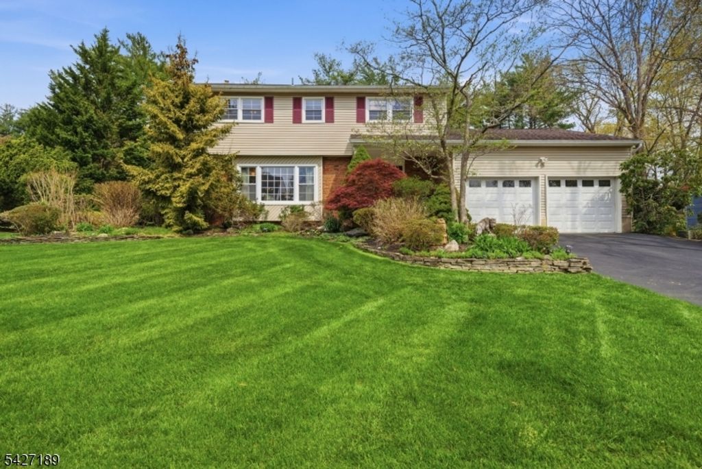 7 Candle Ln, East Brunswick Twp., NJ 08816