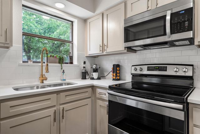 528 Addison Street, Lake Dallas, TX 75065