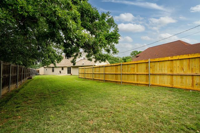 528 Addison Street, Lake Dallas, TX 75065