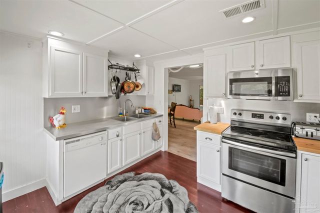 7621 Faith Dr, Pensacola, FL 32534