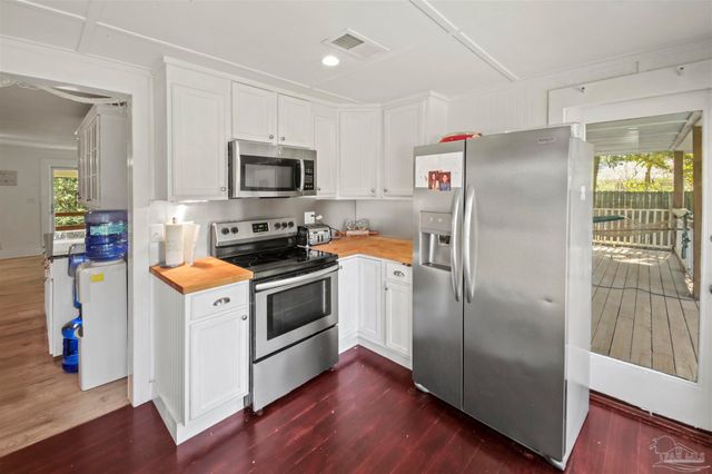 7621 Faith Dr, Pensacola, FL 32534