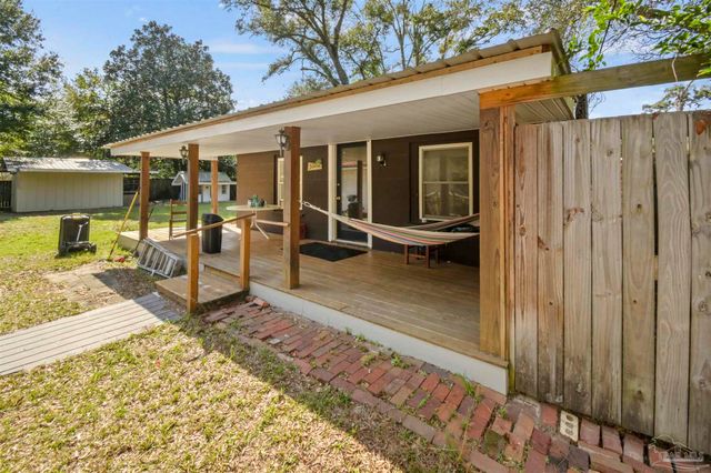 7621 Faith Dr, Pensacola, FL 32534