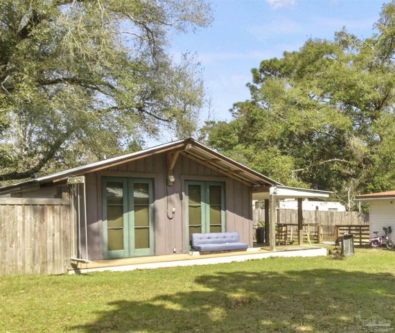 7621 Faith Dr, Pensacola, FL 32534