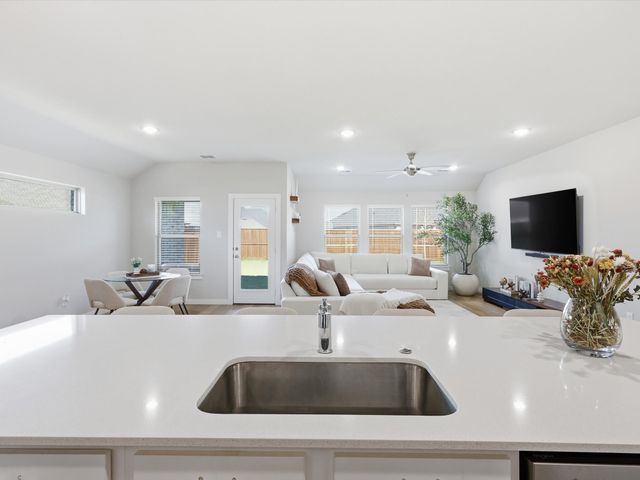 530 Chambers Way Drive, Red Oak, TX 75154