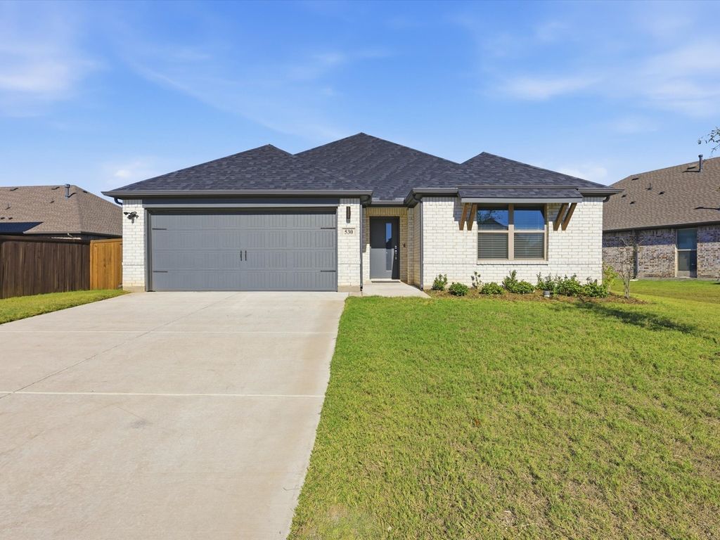 530 Chambers Way Drive, Red Oak, TX 75154