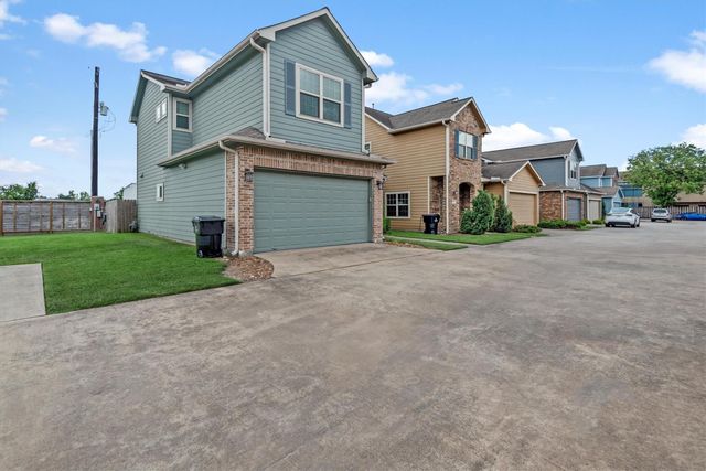 7036 W 43rd Street, Houston, TX 77092