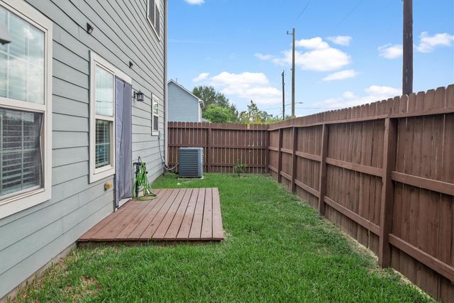 7036 W 43rd Street, Houston, TX 77092