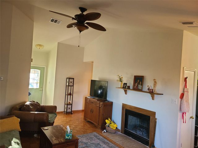 806 Black Locust DR, Pflugerville, TX 78660