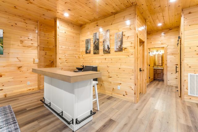 1017 Street Of Dreams Way, Gatlinburg, TN 37738
