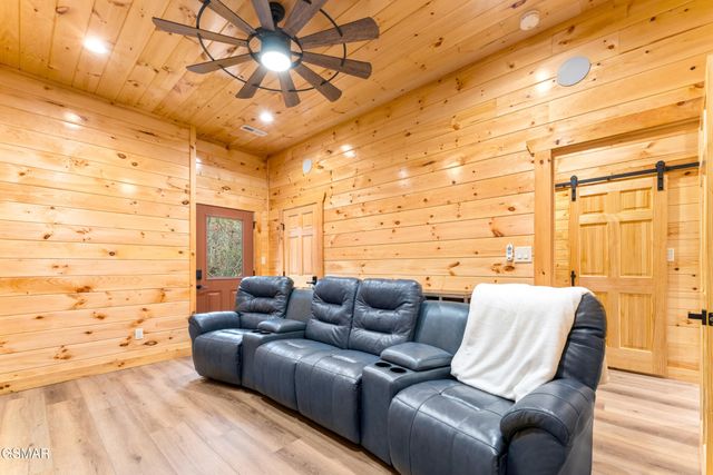 1017 Street Of Dreams Way, Gatlinburg, TN 37738