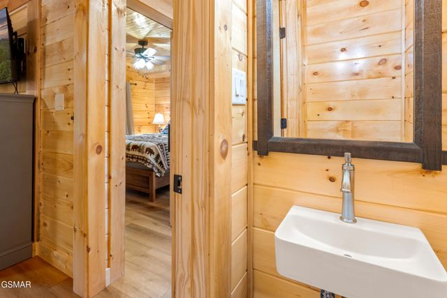 1017 Street Of Dreams Way, Gatlinburg, TN 37738