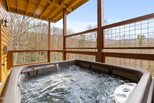 1017 Street Of Dreams Way, Gatlinburg, TN 37738