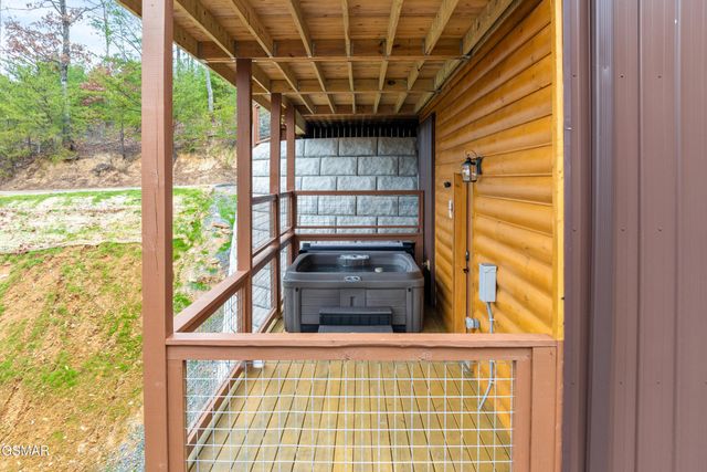 1017 Street Of Dreams Way, Gatlinburg, TN 37738