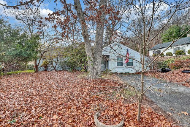 24 Piermont Court, Melville, NY 11747