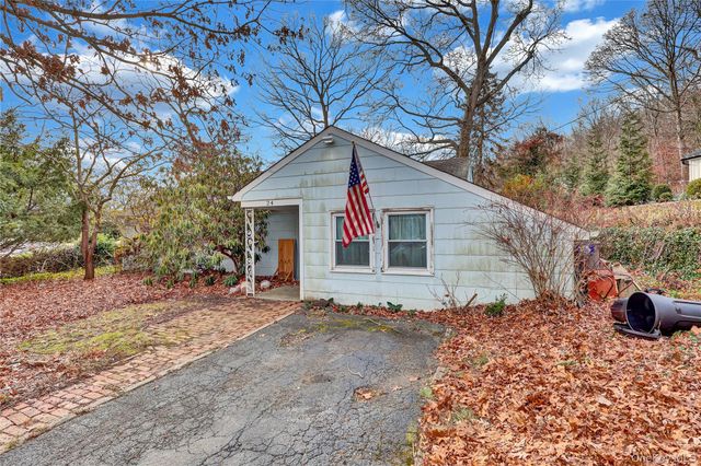 24 Piermont Court, Melville, NY 11747