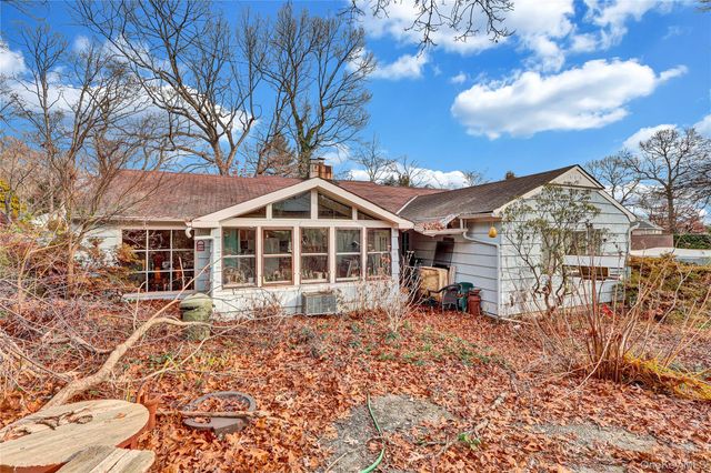 24 Piermont Court, Melville, NY 11747