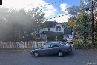 24 Piermont Court, Melville, NY 11747