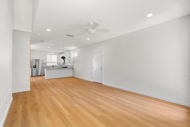 705 N Bluff DR 6, Austin, TX 78745