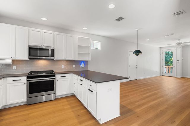 705 N Bluff DR 6, Austin, TX 78745