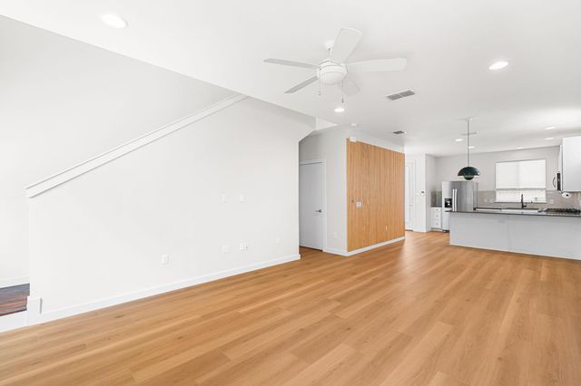 705 N Bluff DR 6, Austin, TX 78745