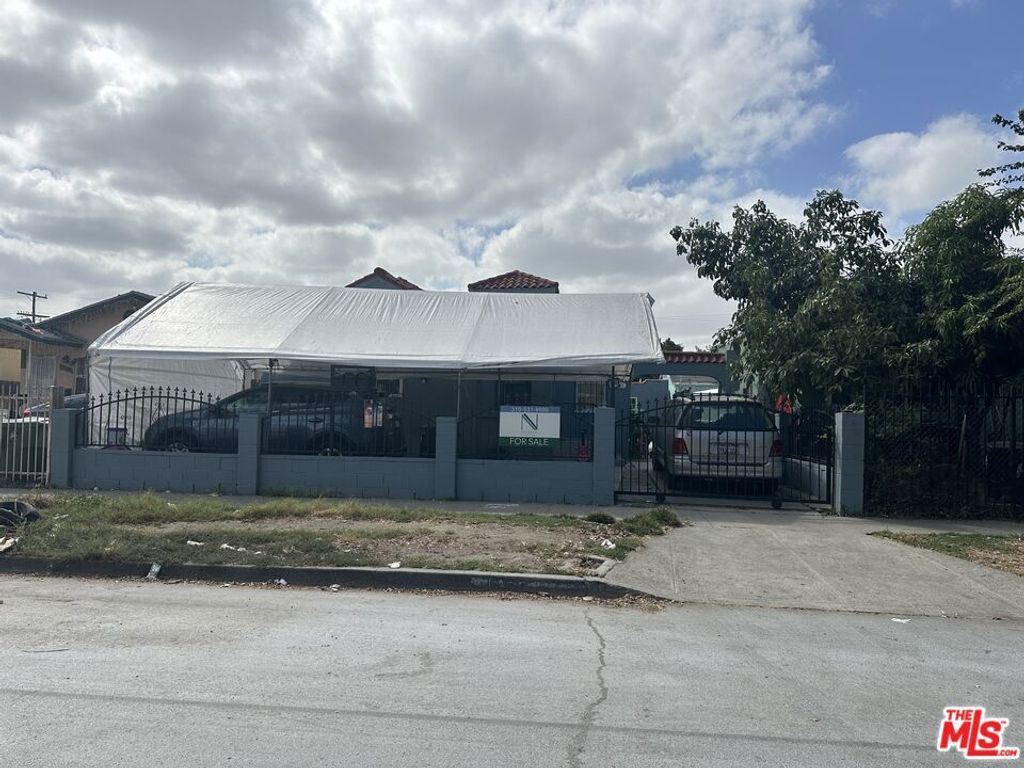 822 E 84th Place, Los Angeles, CA 90001 — photo 2