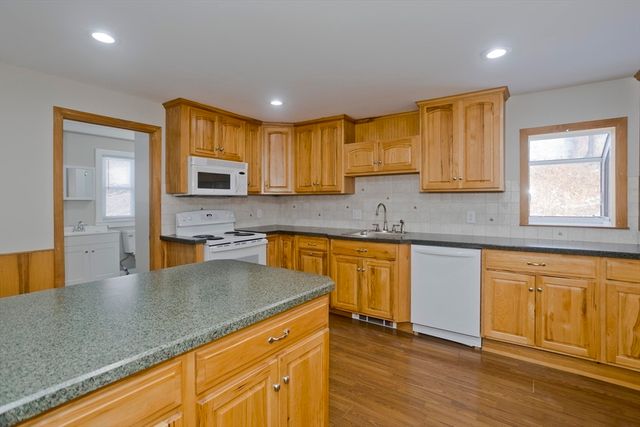 28 Miller St, Ludlow, MA 01056