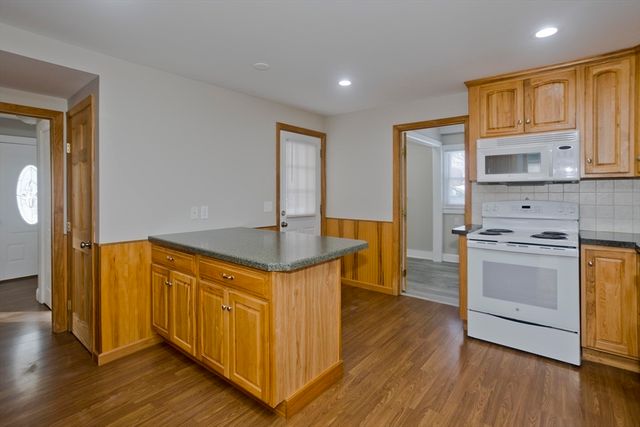 28 Miller St, Ludlow, MA 01056