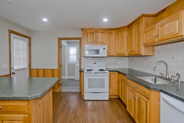 28 Miller St, Ludlow, MA 01056