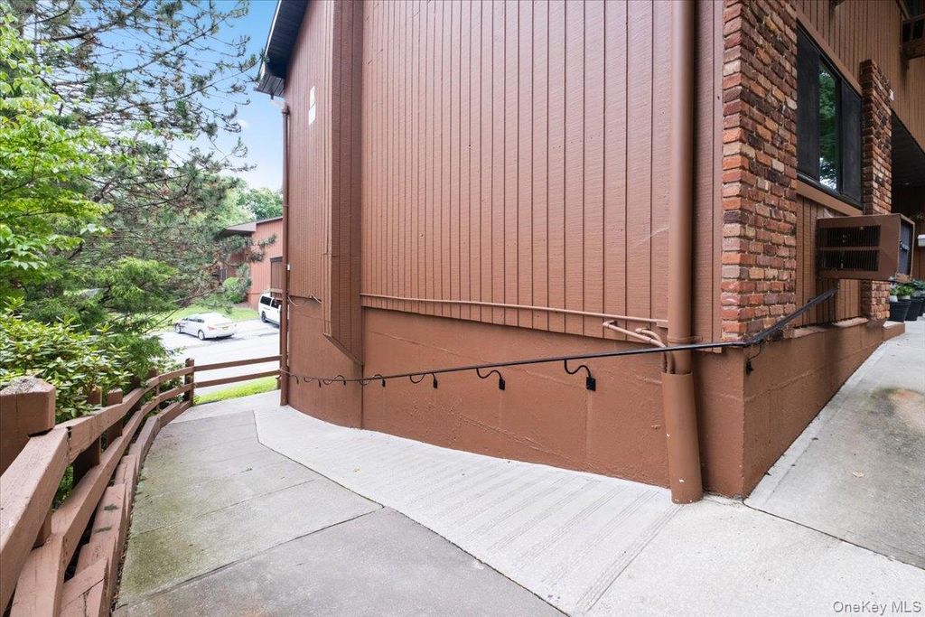 226 Coachlight Square, Montrose, NY 10548 — photo 4