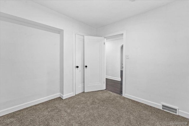 11943 E OUTER Drive, Detroit, MI 48224