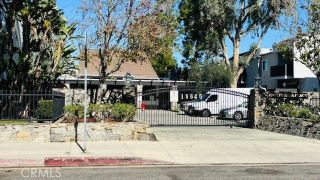 18645 Hatteras 102, Tarzana, CA 91356